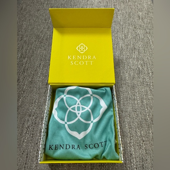 EUC - Kendra Scott Gold Inez Blue Agate Pendant Necklace - Picture 8 of 8